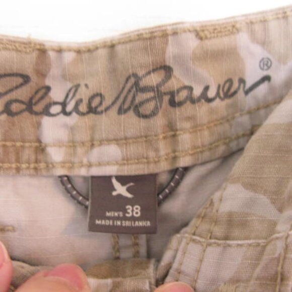 Men's Eddie Bauer Size 38 Cargo camo shorts - Picture 2 of 3
